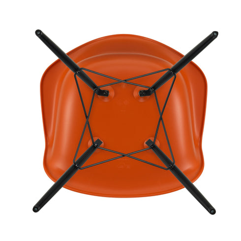 Cadeira de Braços Plástica Eames DAW / Base Ácer Preto